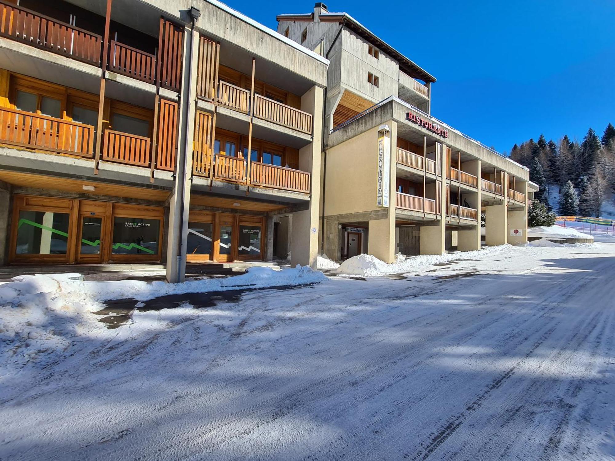 Pool And Sauna! 3-bedroom With Free Parking And Wifi, Netflix Account Available! Appartement San Bernardino