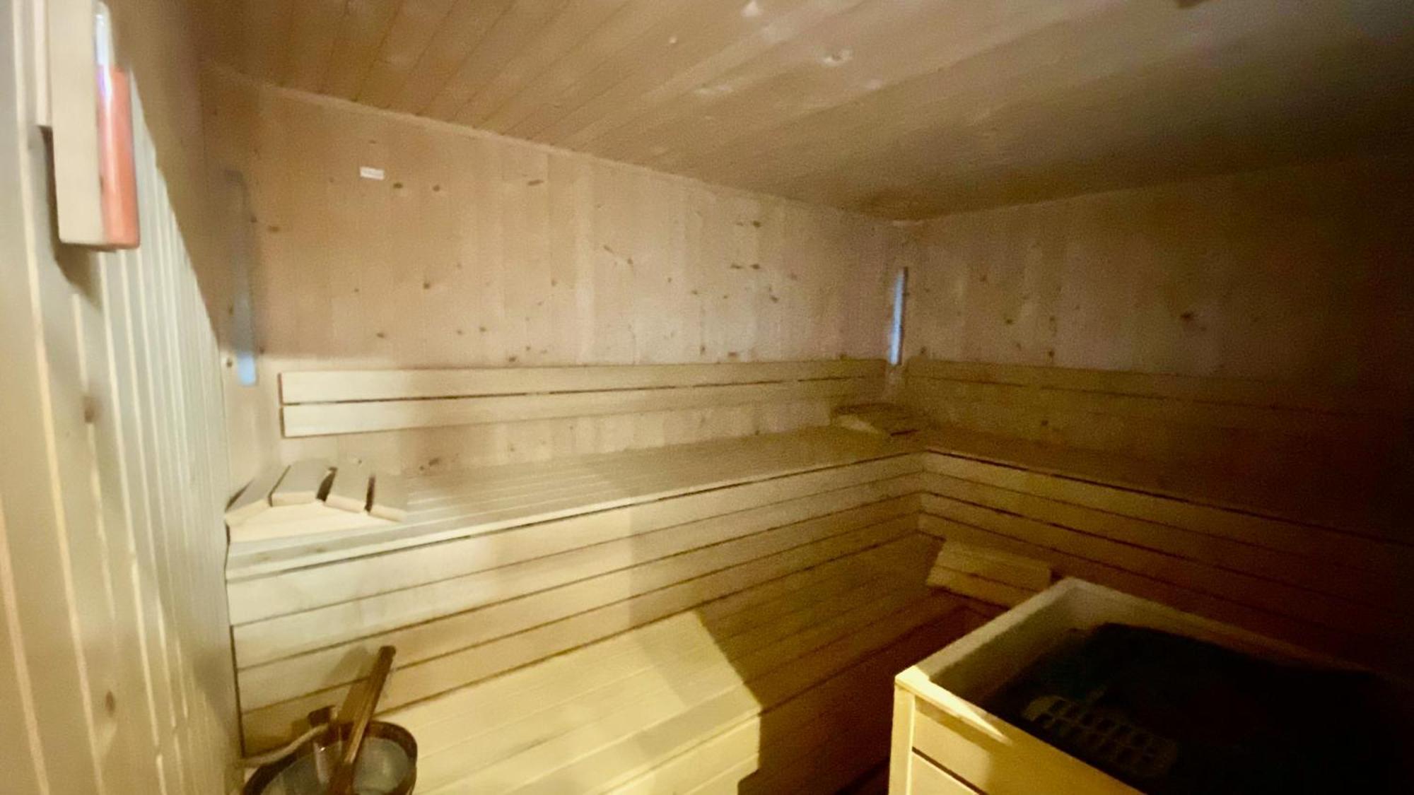 Pool And Sauna! 3-bedroom With Free Parking And Wifi, Netflix Account Available! * San Bernardino